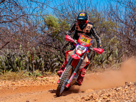 Brankim, piloto de Papagaios, conquista título no Rally do Sertões 2025
